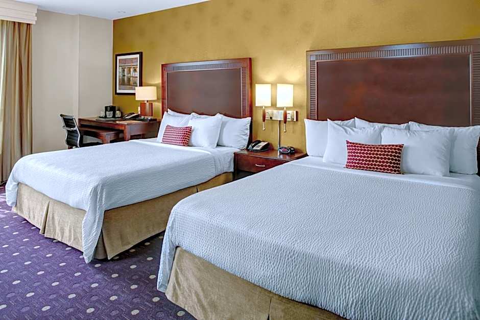 Courtyard by Marriott Kansas City Country Club Plaza