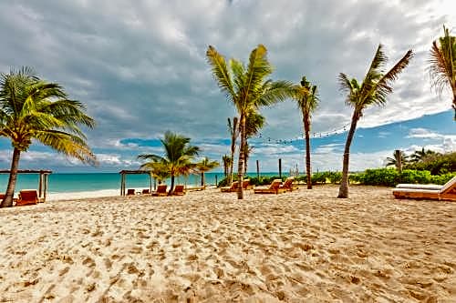 Punta Blanca Beachfront Suites