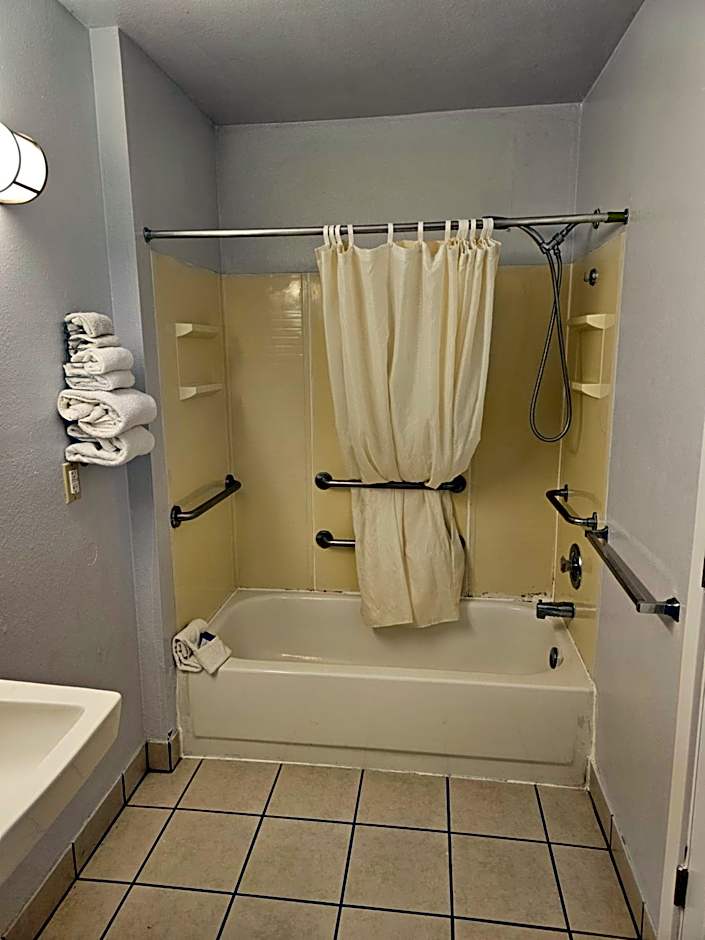 Sumner Motor Inn