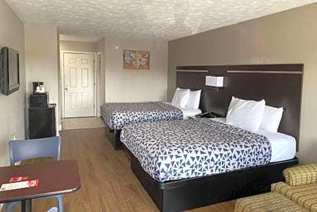 Quadruple Room with Two Queen Beds and River View - Non Smoking/Exterior Hall