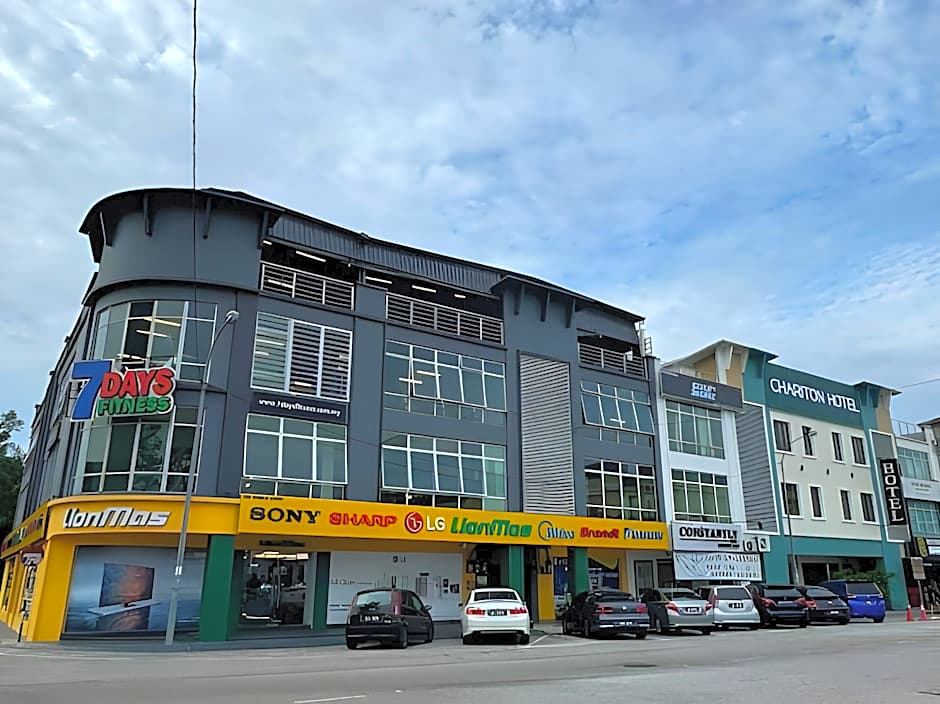 Chariton Hotel Nusa Bestari