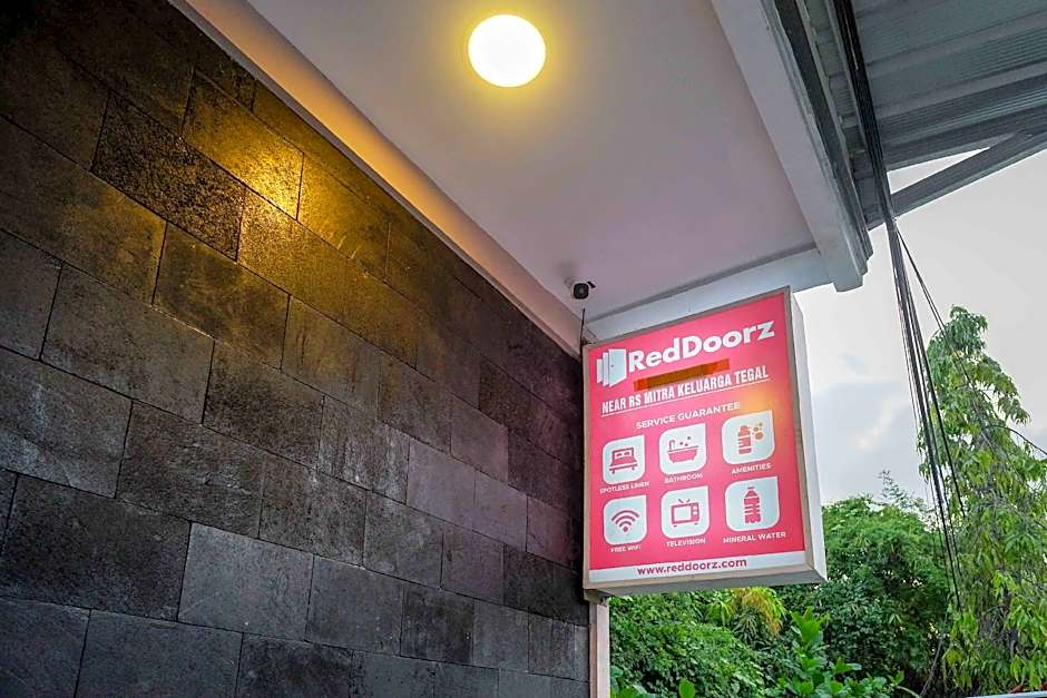 RedDoorz Syariah near RS Mitra Keluarga Tegal