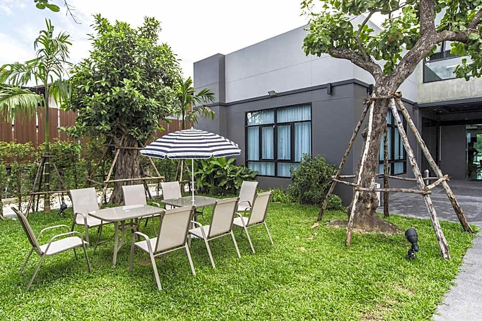 Cresco Hotel - Buriram