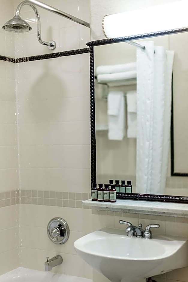 The Lord Nelson Hotel & Suites