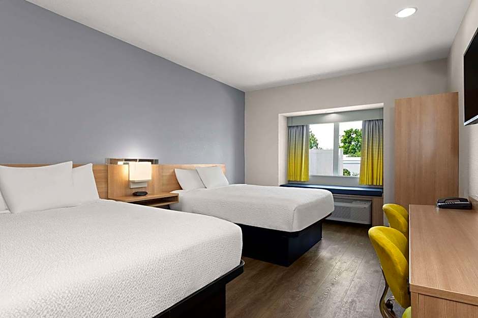 Microtel Inn & Suites by Wyndham Panama City