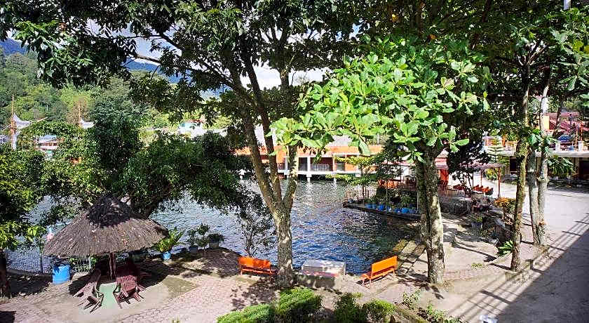 Pandu Lakeside Parapat Hotel