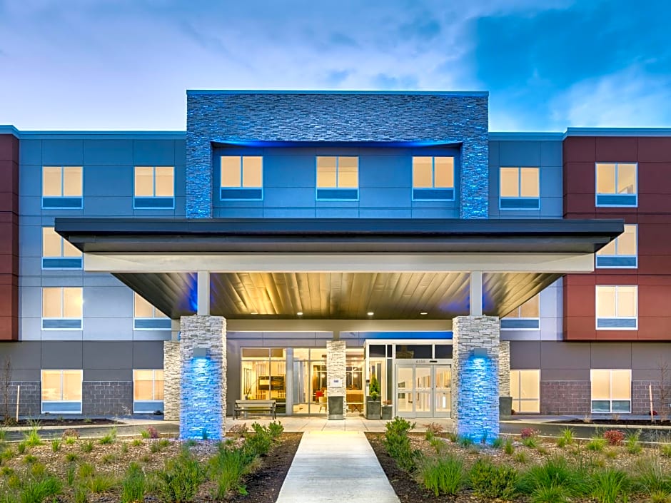 Holiday Inn Express & Suites Salem North - Keizer, an IHG Hotel