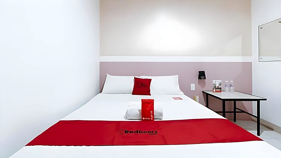 RedDoorz near SM Calamba