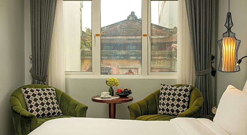 La Mejor Hotel & Sky Bar