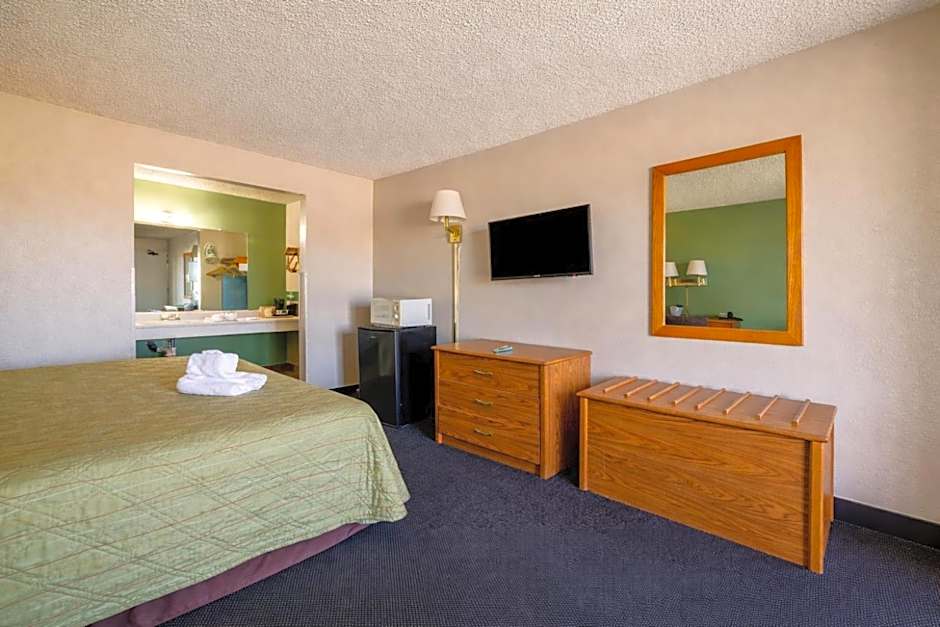 Super 8 by Wyndham Barstow
