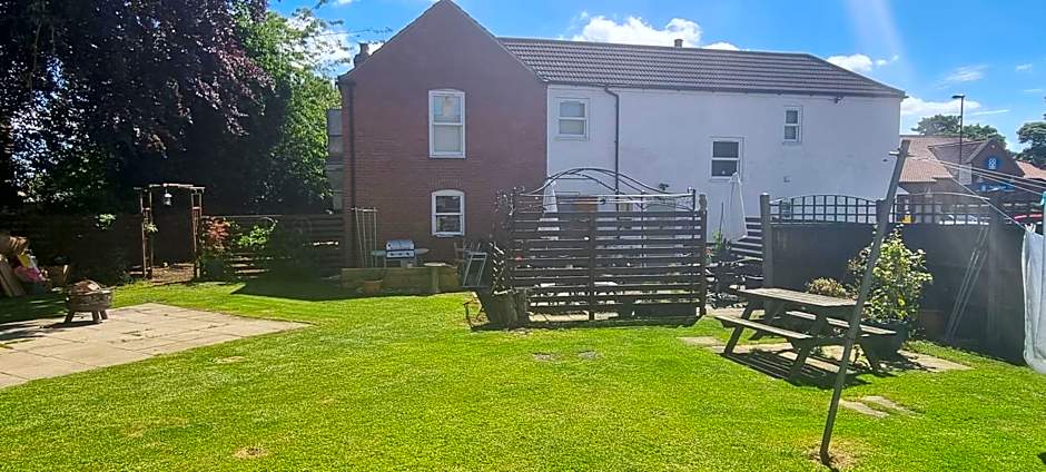 Anchor House 2 East Street Alford Lincolnshire LN13 9EQ