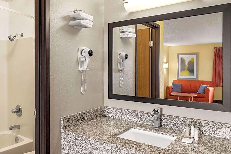 Baymont by Wyndham Cedar Rapids