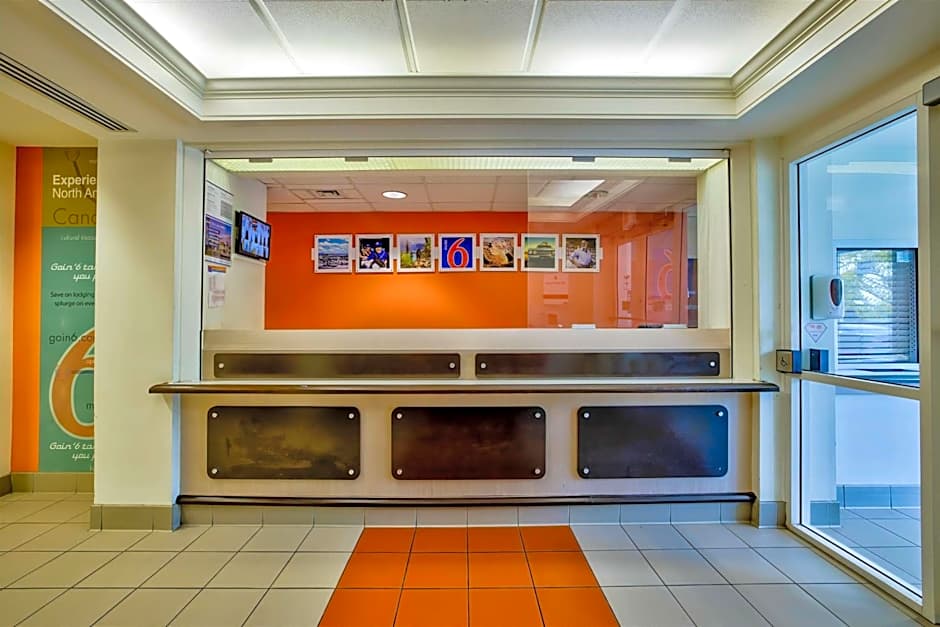 Motel 6-Burlington, ON - Toronto West - Oakville