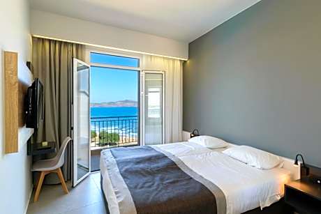 Twin Room - 2 adults & 1 child - Sea View