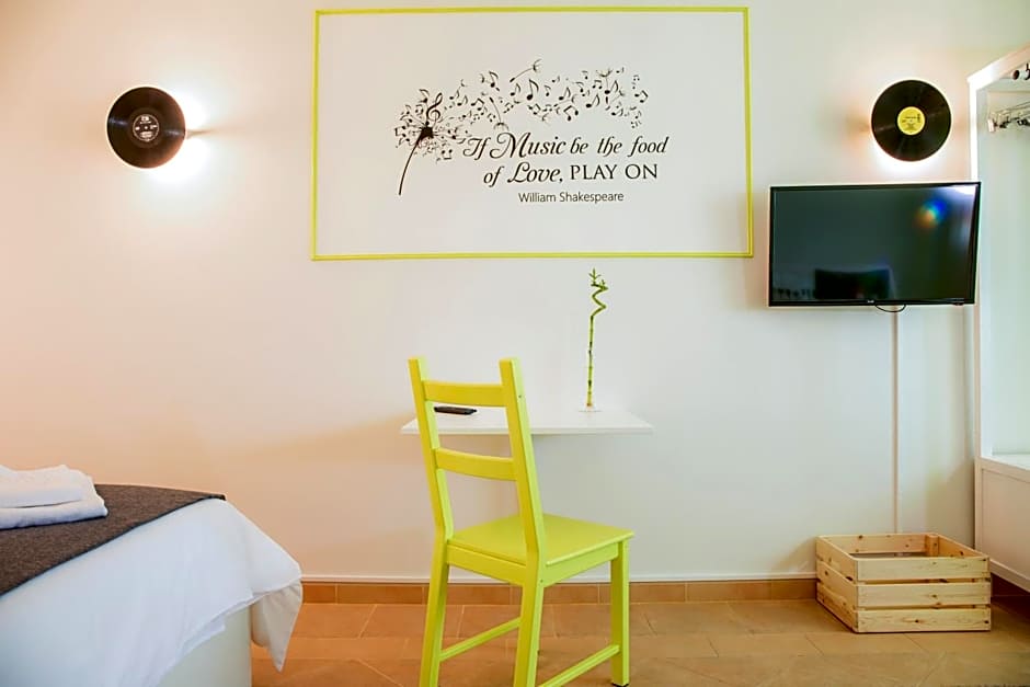 Vinyl Flat Bed & Breakfast - Rooms