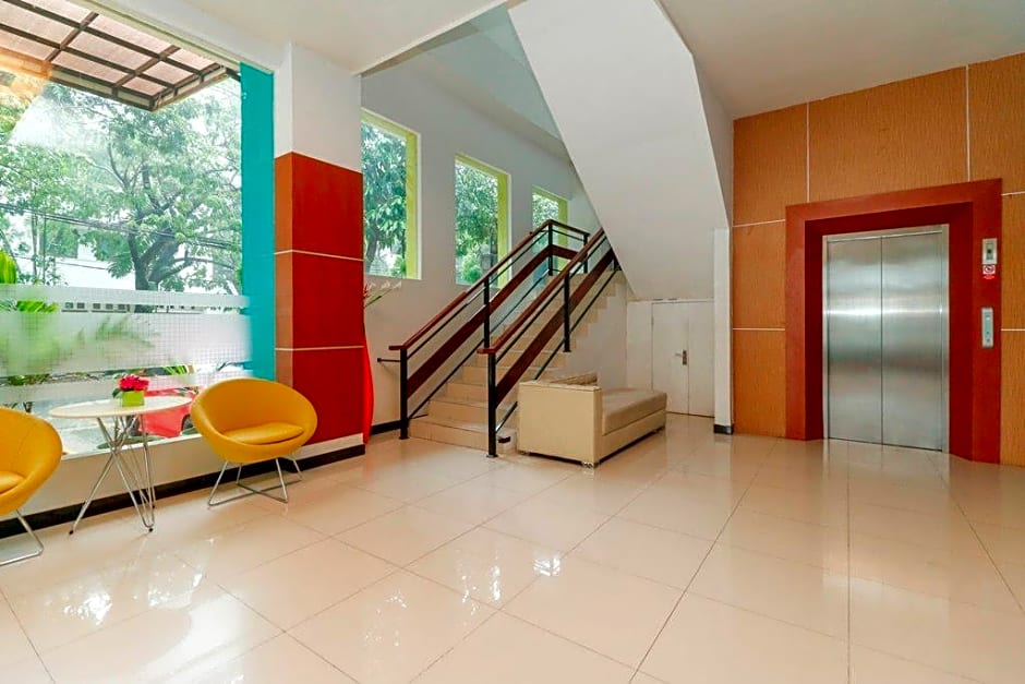 RedDoorz Plus near Pantai Losari