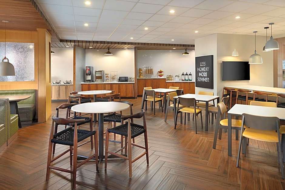 Fairfield Inn and Suites by Marriott Locust Grove I-75 South