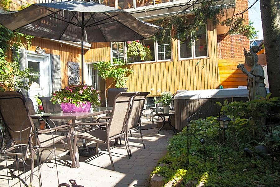 Maison Des Jardins B & B