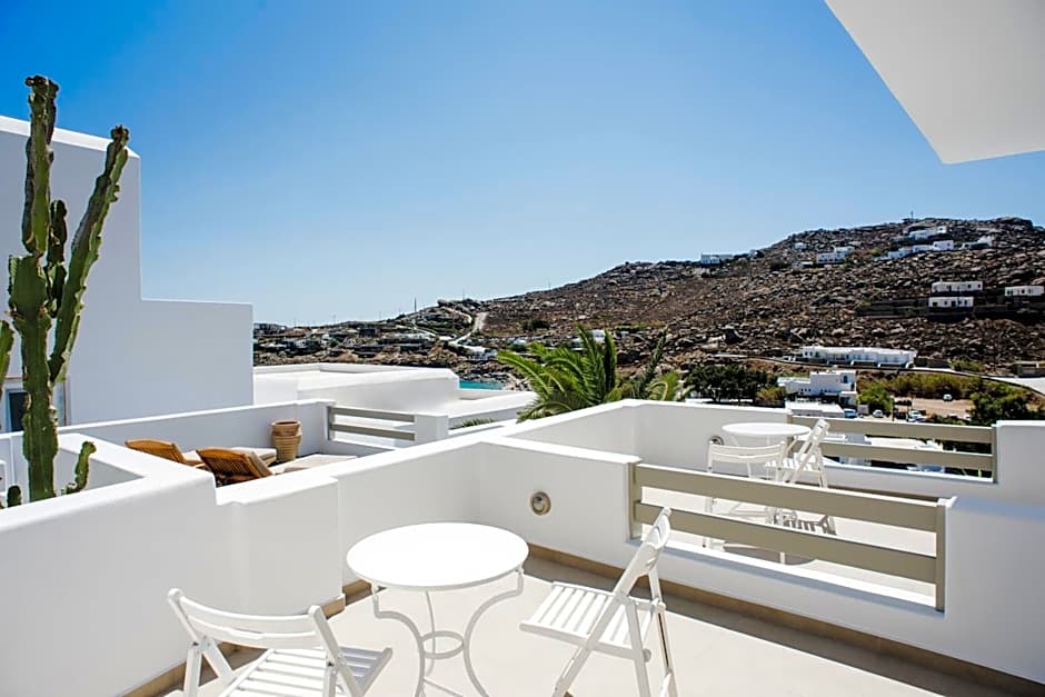 Super Paradise Hotel