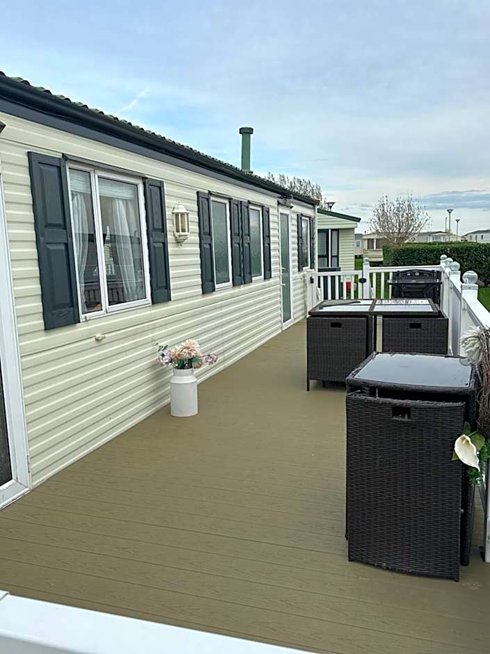 8 berth Waterside Ingoldmells V8 Santanavan 3