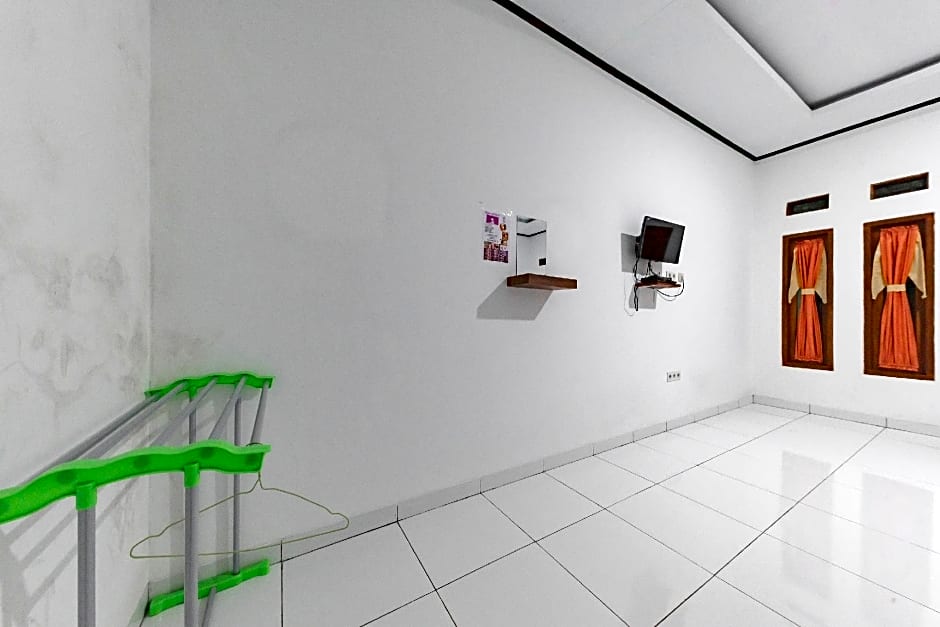 RedDoorz @ Geopark Ciletuh Sukabumi