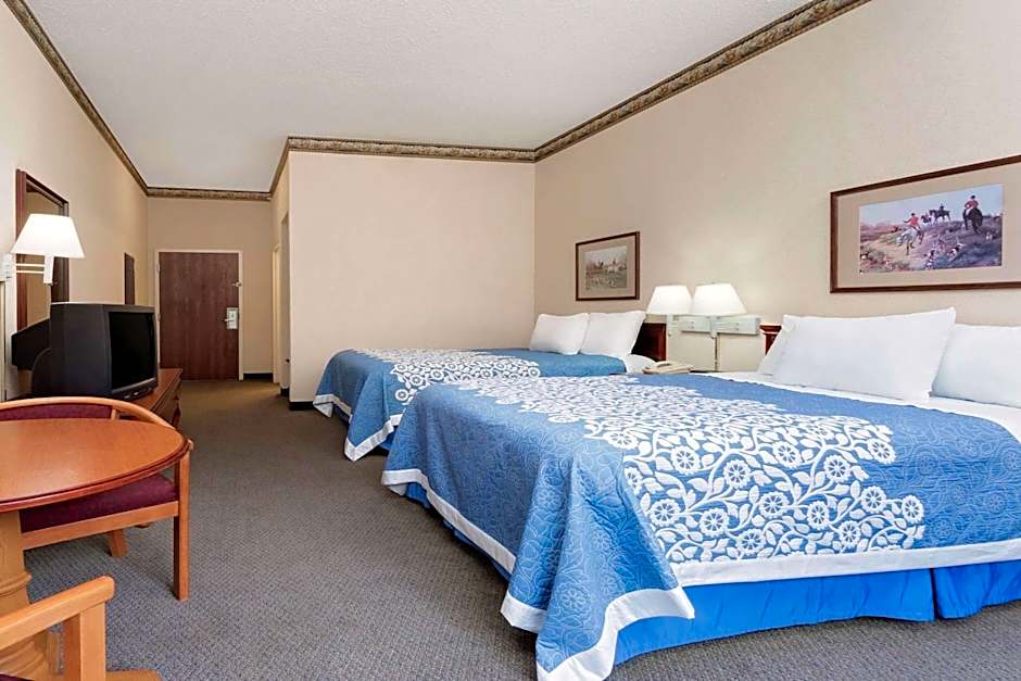 Magnuson Hotel West Liberty