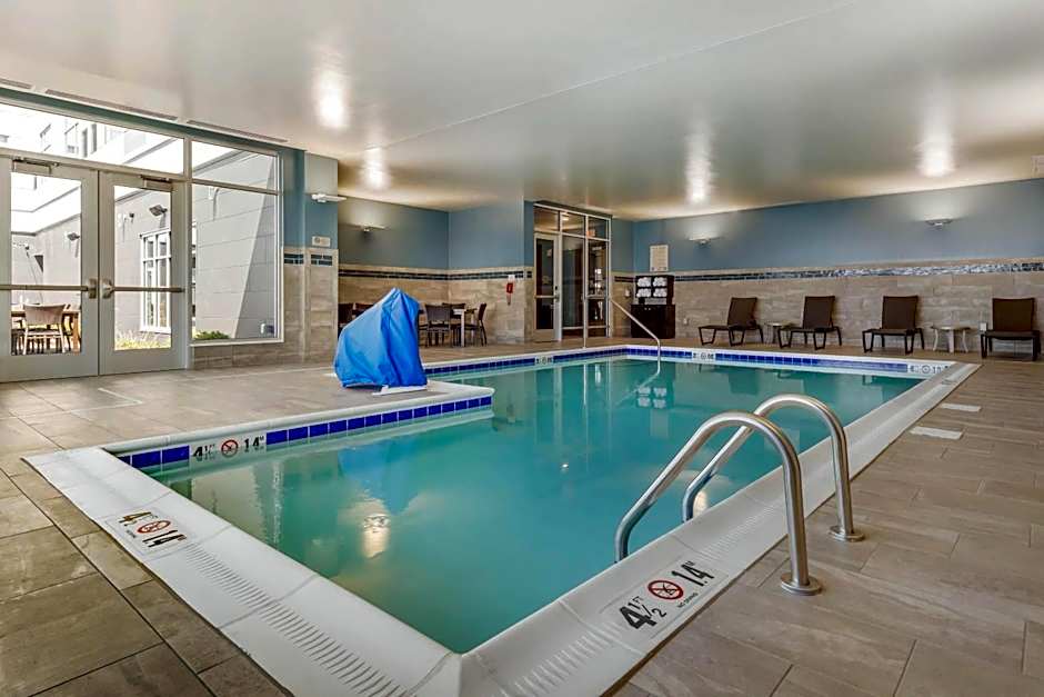 Holiday Inn Express Bettendorf - Davenport NE by IHG