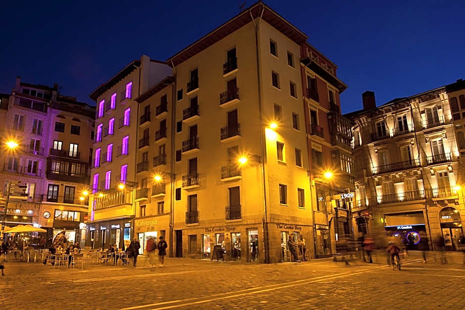 Hotel Pompaelo Plaza del Ayuntamiento & Spa