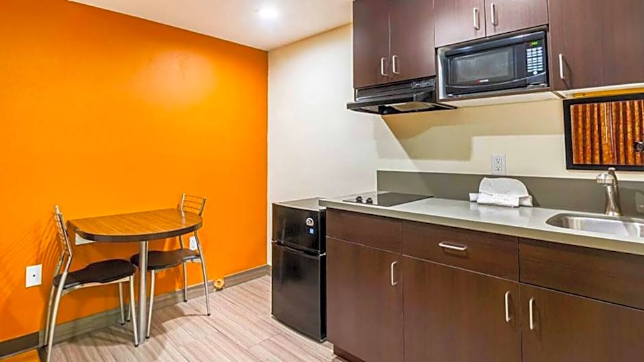 Motel 6 Hesperia, CA - East