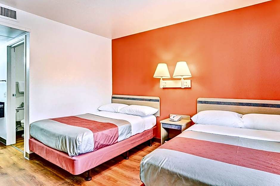 Motel 6 Pittsburgh - Crafton