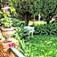 Amper Bo Guest House