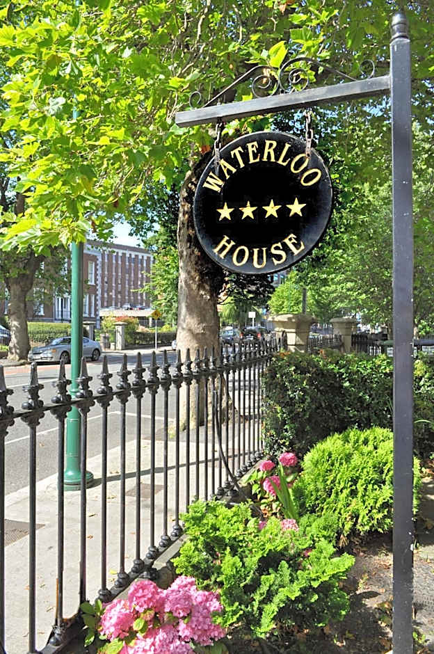 Waterloo Town House & Suites