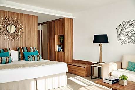 Junior Suite with Pool View