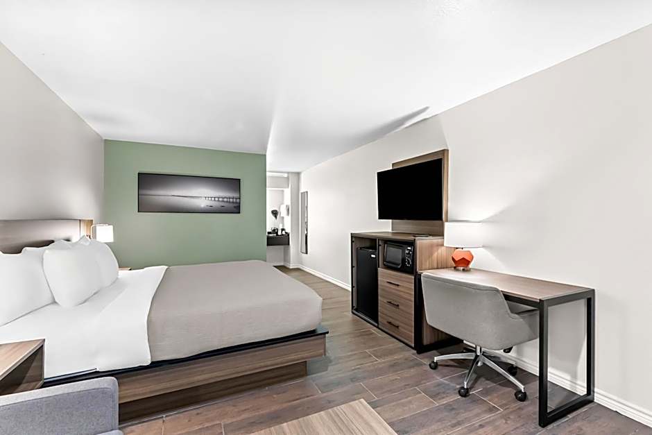 Quality Inn & Suites Port Lavaca near Lighthouse Beach