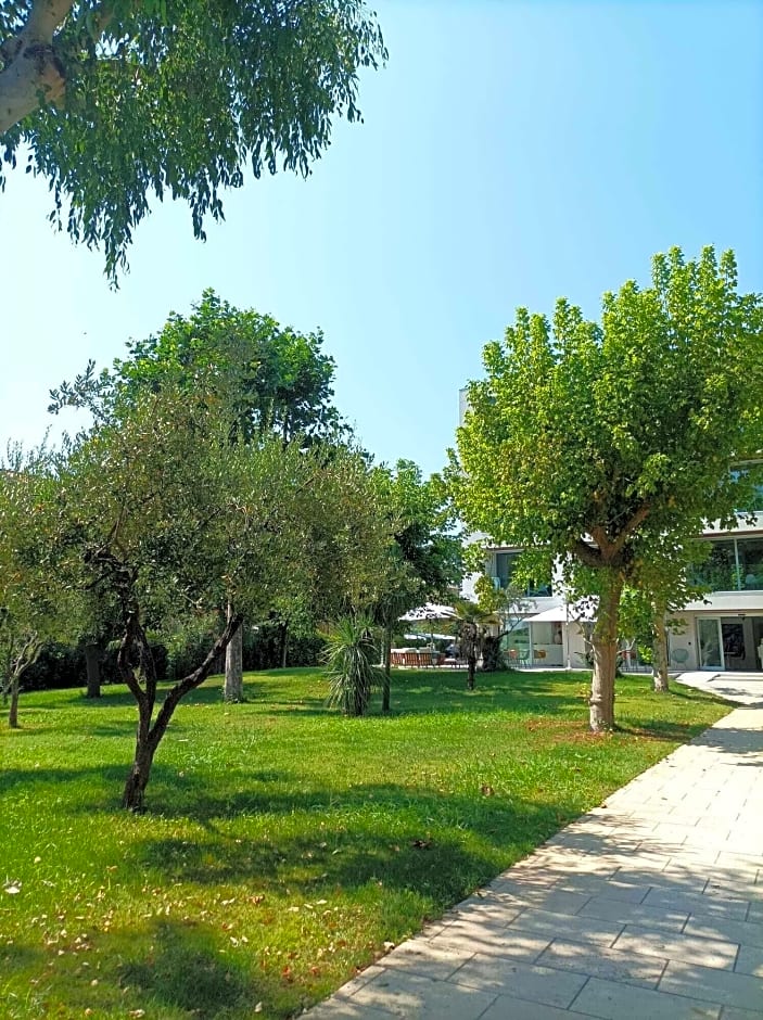 Marina Gardens Boutique & Suites