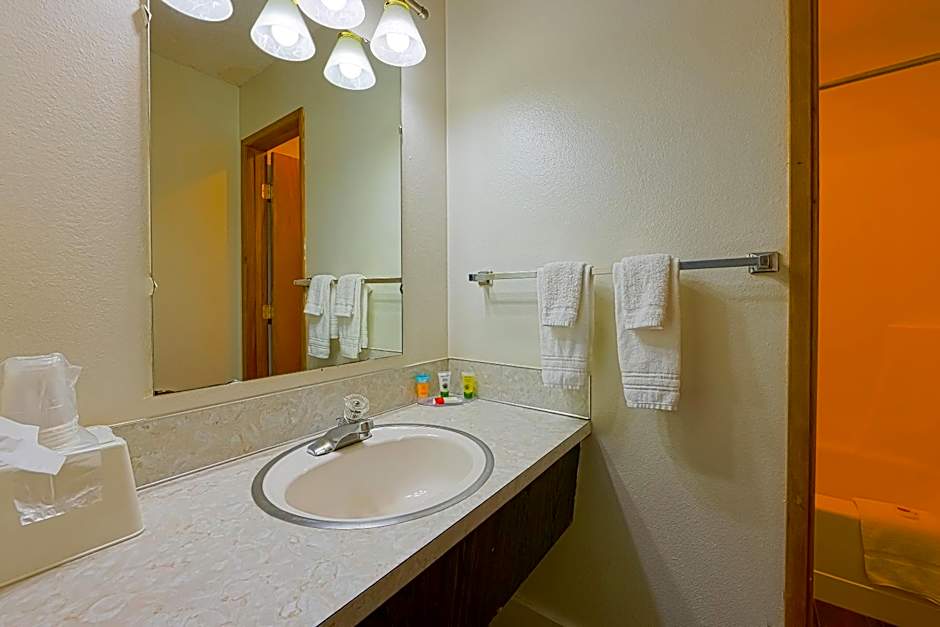 Coastal Inn by OYO Lincoln City - Oregon Coast Hwy