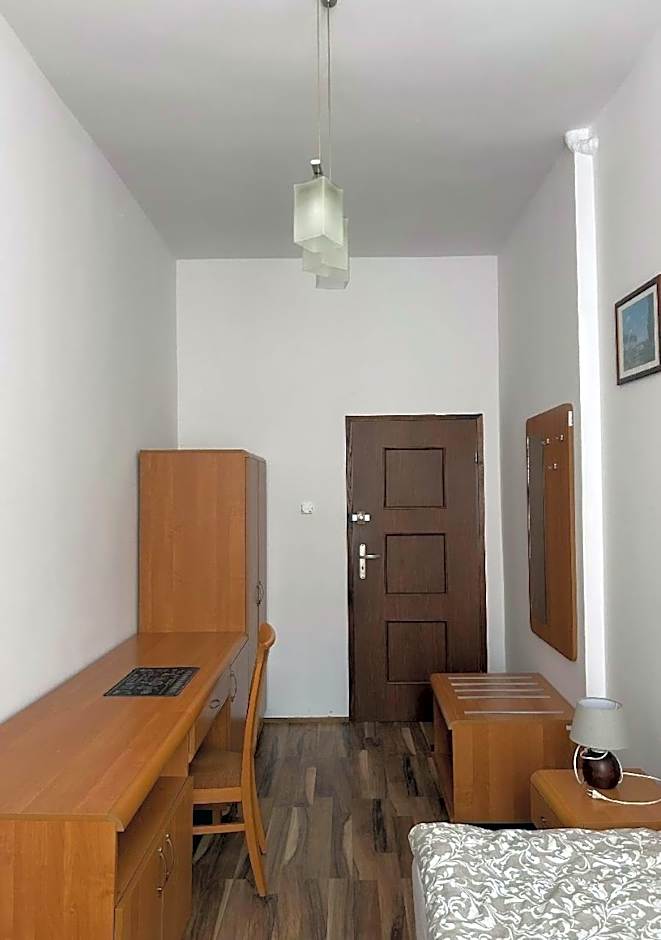 Babel Hostel, Dworzec PKP, Rynek