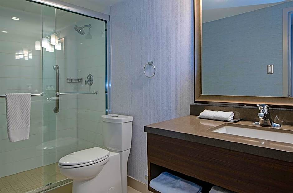 DoubleTree by Hilton West Edmonton