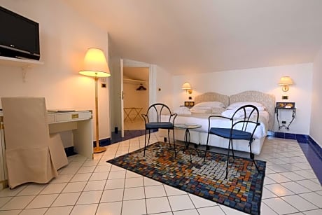 Deluxe King Room with Sea View