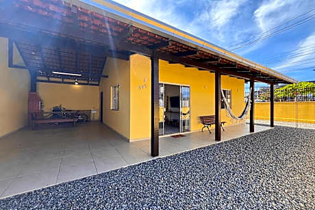 Casa Amarela - WIFi - Prox Praia e Beto Carrero