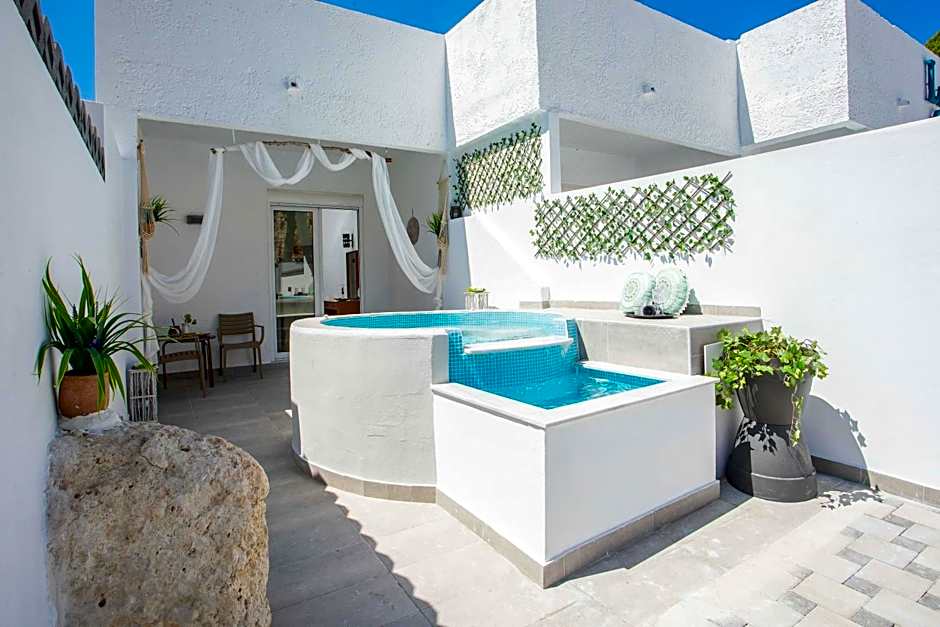 CASA MIKELE by Sarikas - SEA SIDE SUITES and STUDIOS -adults only
