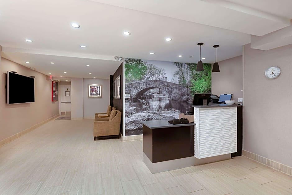 La Quinta Inn & Suites by Wyndham New York City Central Park