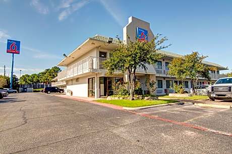 Studio 6-Grand Prairie, TX