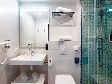 Standard Room with one double bed and one single bed