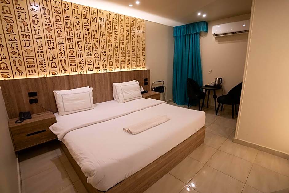 Great Pyramid Inn