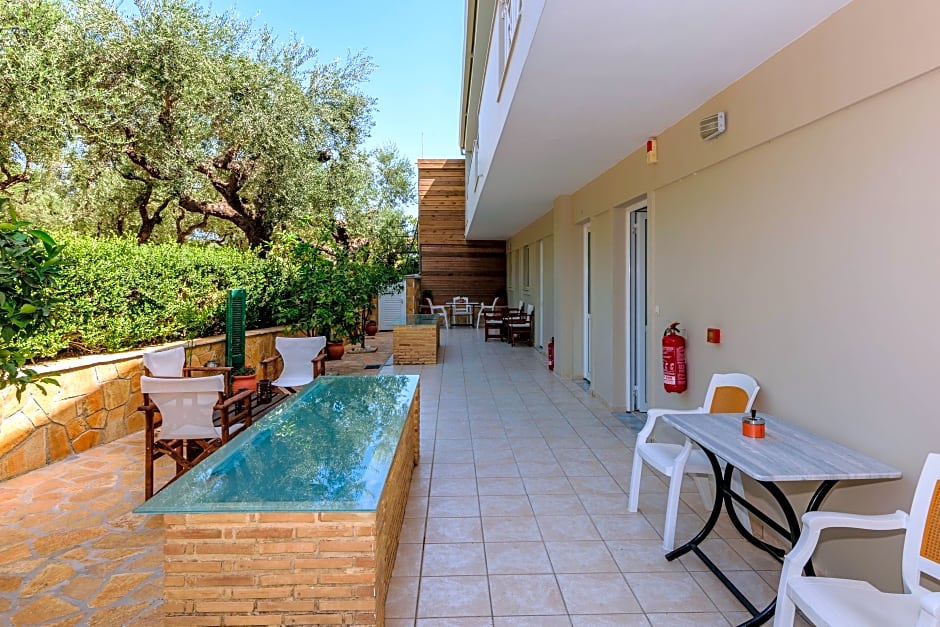 Remezzo Apartments & Studios