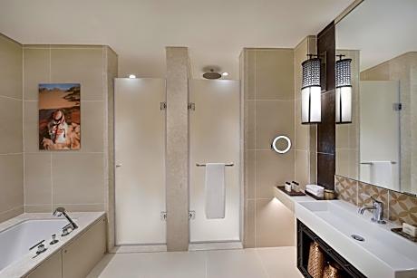 Prestige Penthouse King Suite with Balcony and Sea View