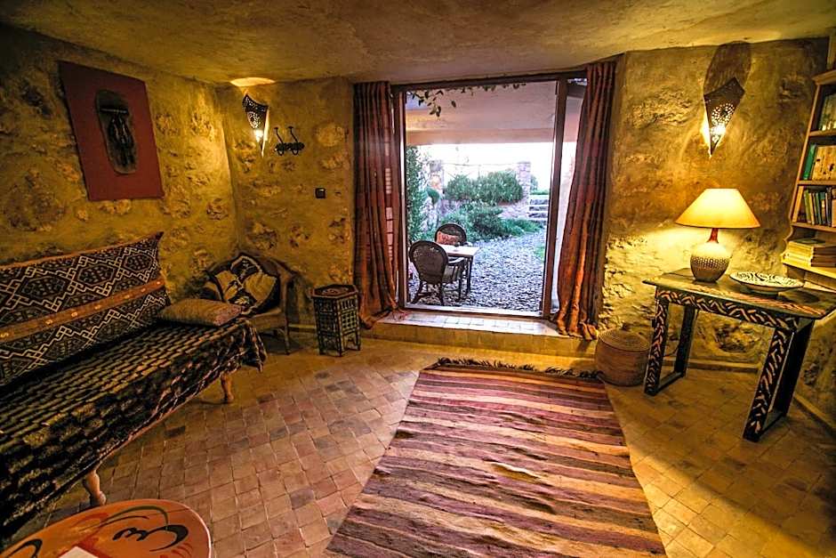 Dar Danse, the Bubble on the Beach