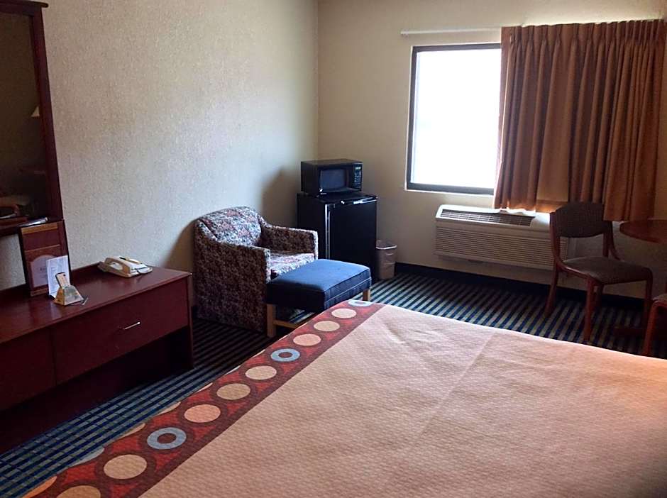 Super 8 by Wyndham Marshalltown