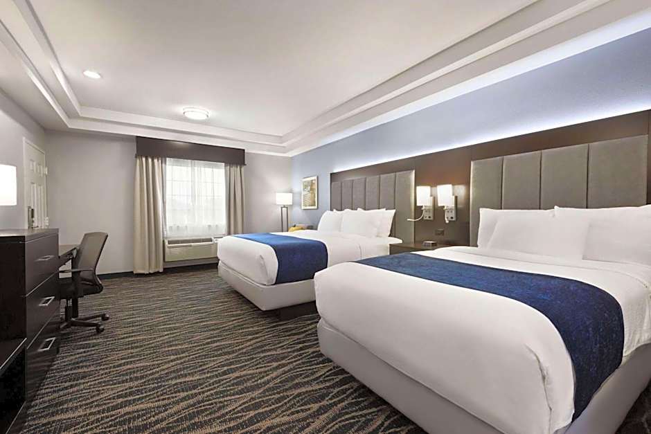 Days Inn & Suites by Wyndham Houston Hobby Airport